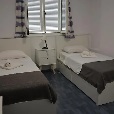 Holiday home Sunny Cottage Petrcane