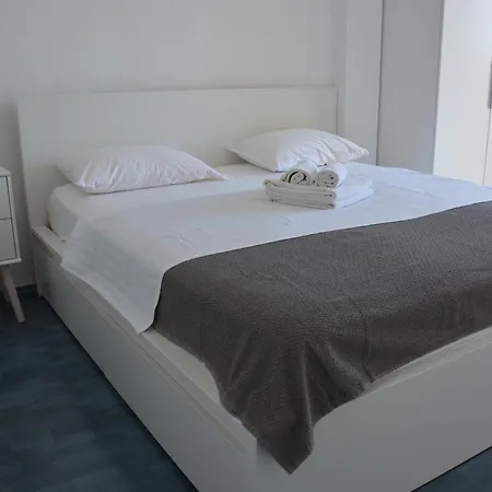 Holiday home Sunny Cottage Petrcane
