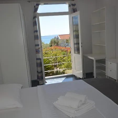 Holiday home Sunny Cottage Petrcane