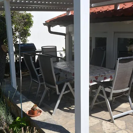 Holiday home Sunny Cottage Petrcane