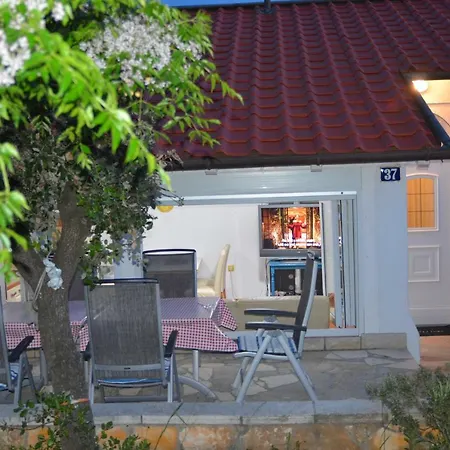 Holiday home Sunny Cottage
